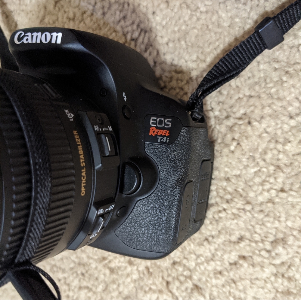 Canon T4i camera DSLR